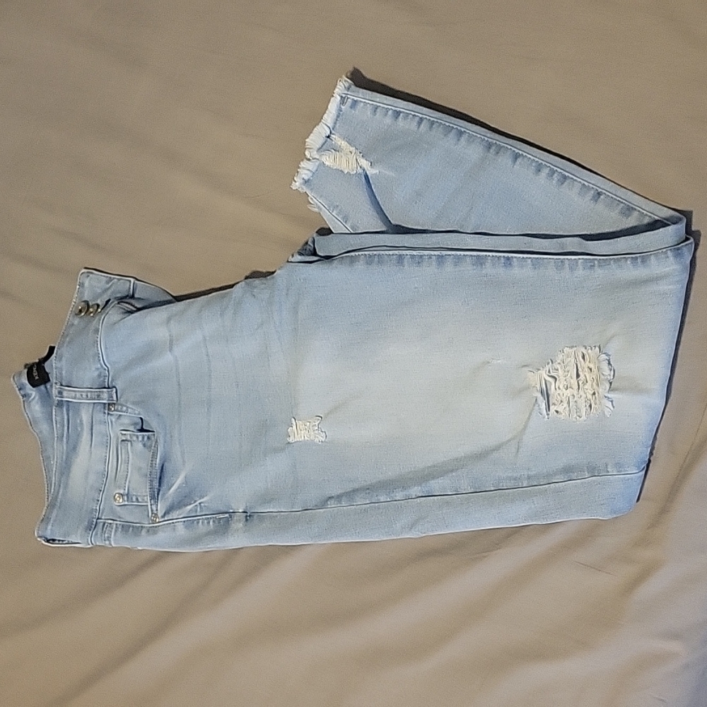 Distressed Crop Pant - Picture 8 of 9